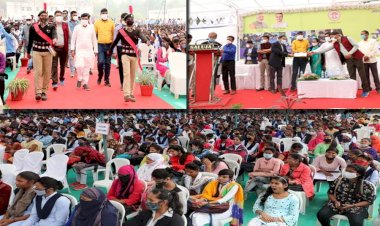 रोजगार के लिए चयनित होने पर जिले के युवाओं में ख़ुशी के सुनहरे पल को साझा किये