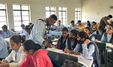 भाजपा नगर युवा मोर्चा द्वारा डेनियल महाविद्यालय पहुंचकर बहनों और भाइयों को नमो ऐप डाउनलोड कराकर विकसित भारत एंबेसडर बनाया