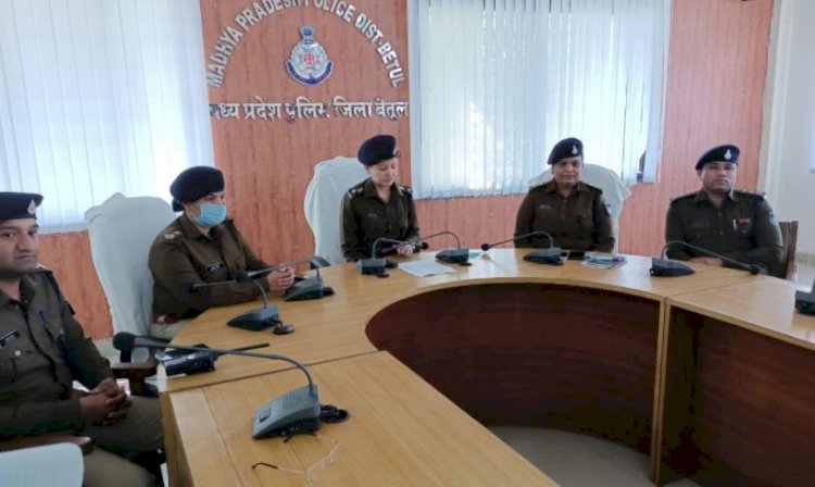 देह व्यापार के लिए नागपुर ले जा रहे थे छिंदवाड़ा की 8 युवतियां को  मुलताई पुलिस की सक्रियता से बुलेरो वाहन सहित तीनआरोपी धराये