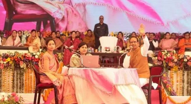 Ladli Behna Yojana :1.25 करोड़ लाड़ली बहनों को आज मिलेगी बड़ी सौगात, खातों में ट्रांसफर होंगे 1000-1000 रुपए, CM ने ट्वीट कर दी बधाई