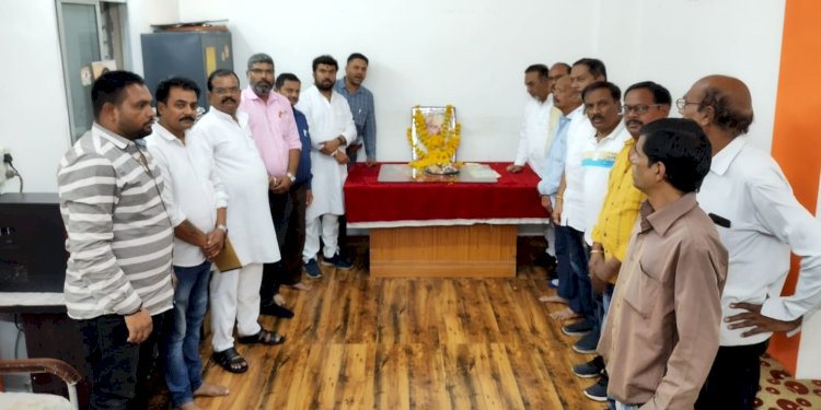 भाजपा नेताओं ने डॉ. श्यामाप्रसाद मुखर्जी के चित्र पर माल्यार्पण कर बलिदान दिवस मनाया