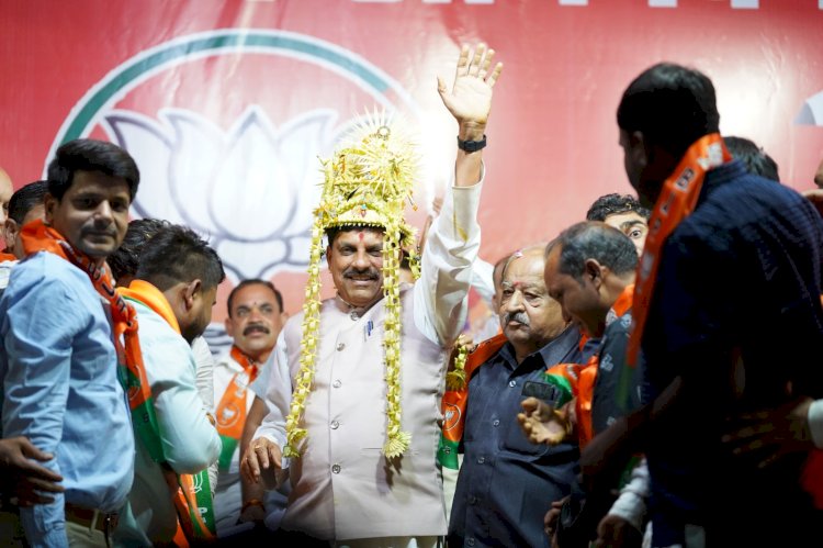 मुख्यमंत्री डॉ. मोहन यादव ने छिंदवाड़ा के चौरई में रोड शो कर शाहपुरा चांद में स्थानीय कार्यक्रम और शहनाई गार्डन में प्रबुद्धजन सम्मेलन को संबोधित किया