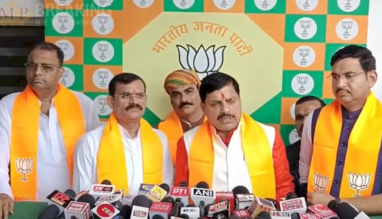 हर घर तिरंगा अभियान को लेकर बीजेपी की बैठक में अहम निर्णय, पहली बार सरकार सभी ज़िलों को देगी पुलिस बैंड, डेढ़ करोड़ घरों में पहुँचाया जाएगा तिरंगा